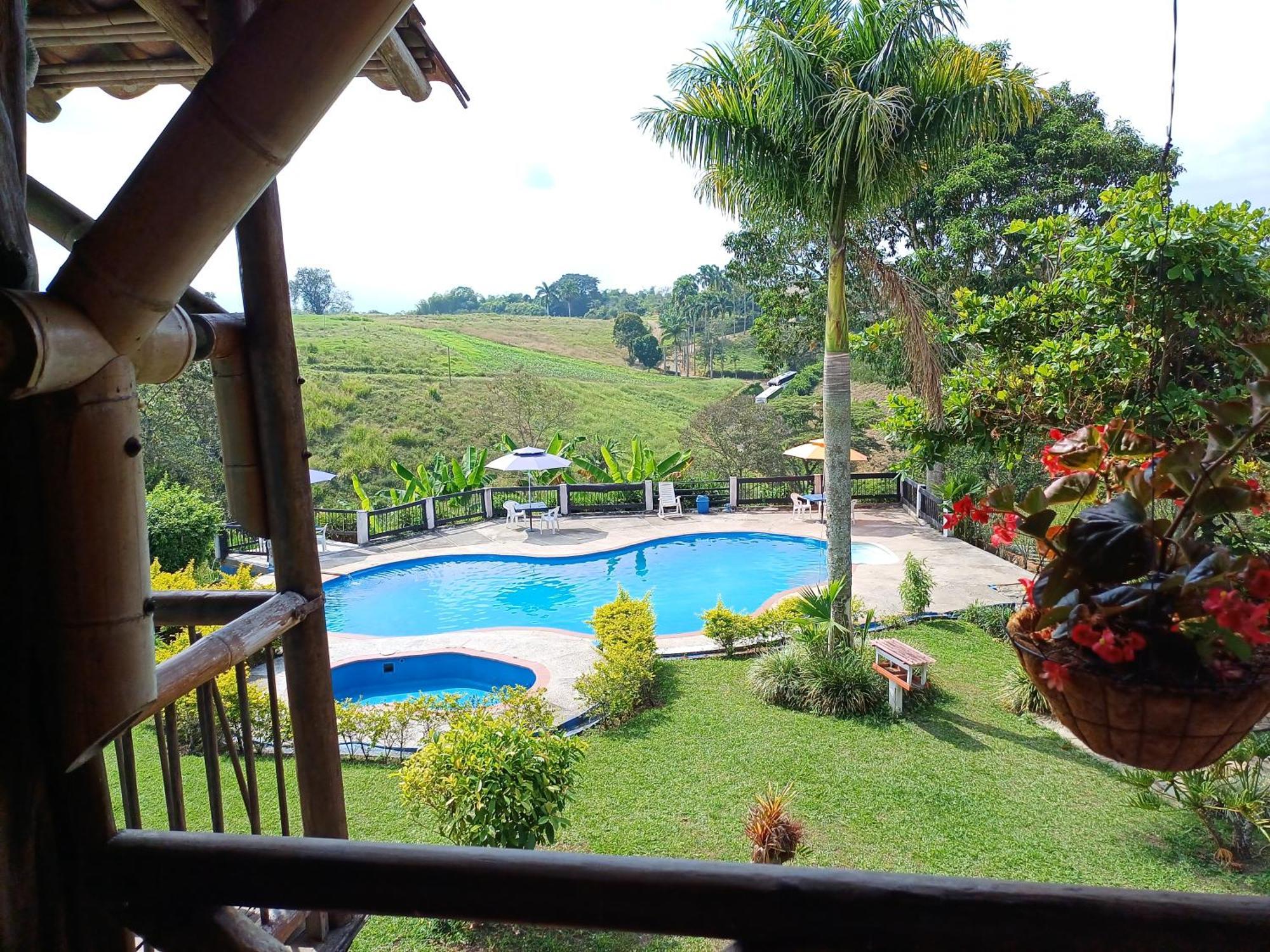 Hotel Cerca Panaca Eje Cafetero suites y cabanas Quimbaya Exterior foto
